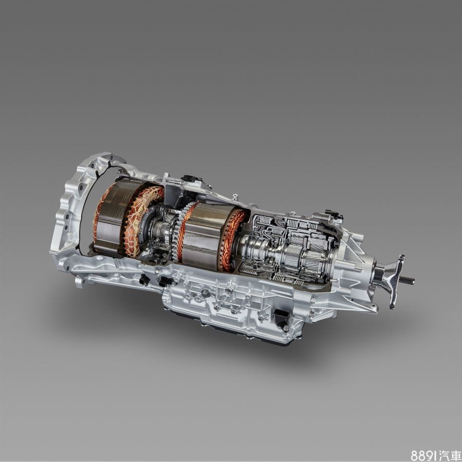 豐田新一代油電系統仍稱為THSⅡ，但在V6 Hybrid部分，將新增一套Multi-stage THSⅡ系統，與現行機構相比，最大不同是不再使用ECVT變速箱，而是將馬達與自排變速箱整合在一起，帶來更優秀的動態表現。