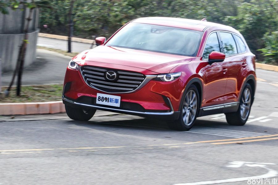 以一輛家庭訴求的大型休旅而言,CX-9的彎中表現稱得上討喜,至少不會有讓人像在開一艘「船」的感覺。