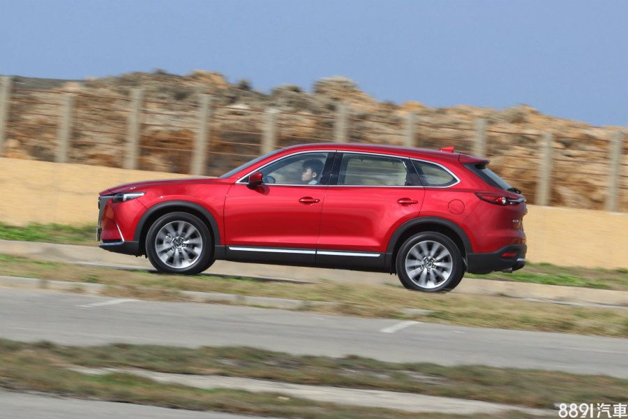CX-9低速扭力靈活充沛，進行加速實測時，全力起步1檔會有嚴重空轉的情形，油門掌控必須和緩一些才能跑出好成績。