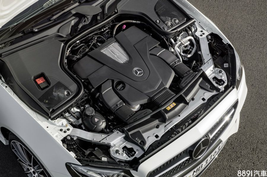 本車目前先行提供一款柴油E220d、兩款2.0升汽油渦輪E200與E300,還有一款3.0升V6雙渦輪的E400 4Matic動力選擇,預料之後必會追加性能版E43與E63!