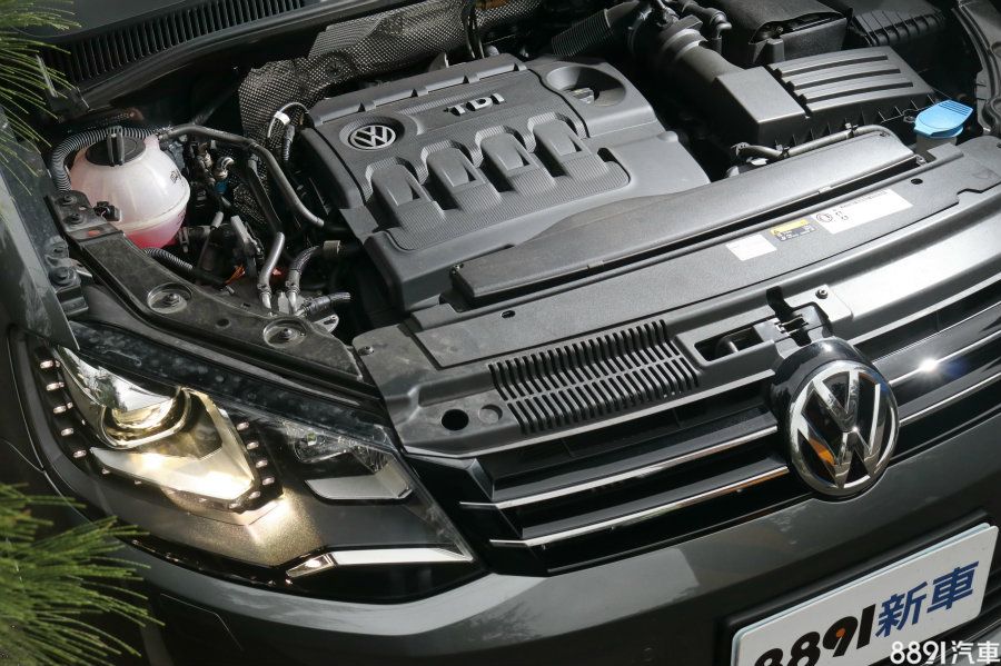 同樣一具2.0TDI引擎卻有不同的動力設定,330TDI車型輸出為150hp/34.7kgm,380HL則調升為184hp/38.8kgm,而這具動力系統最新的是Passat與Tiguan 400TDI,最大輸出為190hp/40.8kgm。