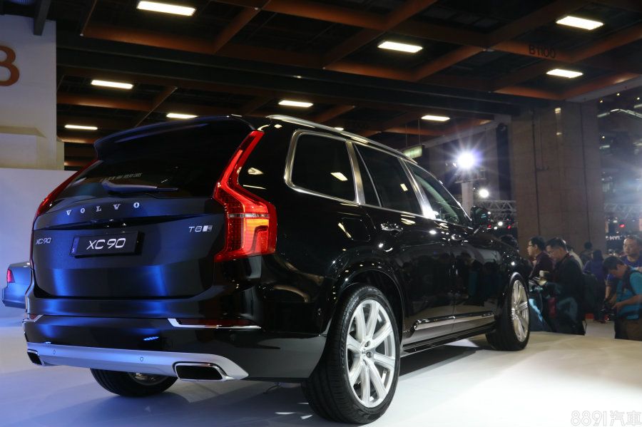 XC90 T8 Excellence的外觀,大致維持Inscription車型的豪華風格,沒有過於豪奢的外觀鋪陳,適合內斂、低調的「富豪」們。