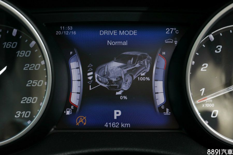 Levante具有Normal、Sport、Off Road與I.C.E.(Increased Control and Efficiency,可視為經濟設定)四種駕駛模式,而這四種模式除了改變動力反應與氣壓懸吊高度設定之外,四驅系統的前後分配特性也不盡相同,不過皆是偏重後輪傳輸。