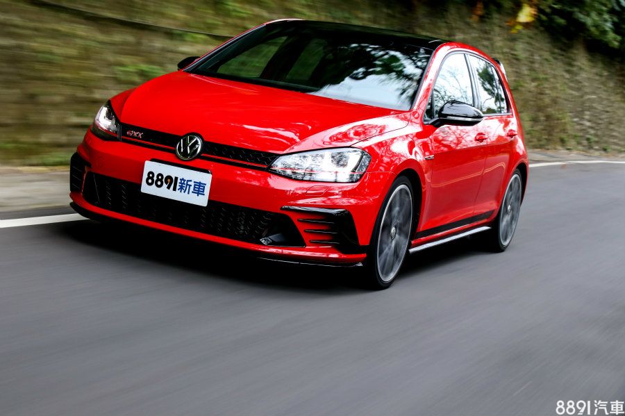 以先天體質而言，一般GTI要透過改裝強化至GTI Clubsport、甚至是Golf R的動力水準都不成難事，但除了車型定位的考量，原廠調校的穩定度與協調性更能經得起考驗。