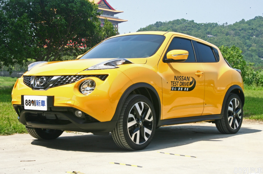 Nissan Juke需至售價為121.9萬的1.6渦輪增壓旗艦版才有渦輪動力，但1.6升排氣量大於C-HR的1.2升，最大輸出為190hp/24.5kgm，價格也高上一階。