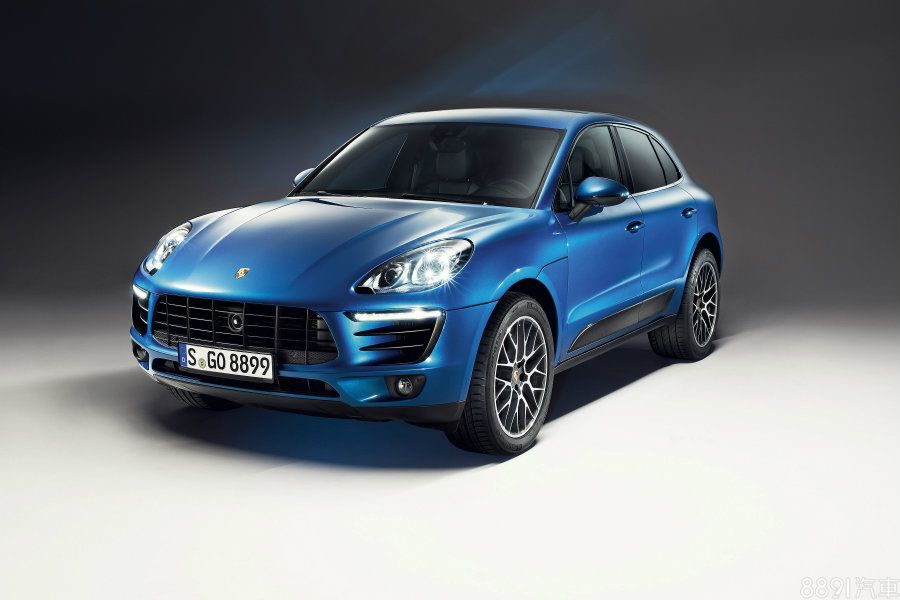 售價303萬元的Macan S，採用3.0升V6雙渦輪引擎，擁有340hp/47kgm最大輸出，配置7速自手排變速箱，5.4秒完成0～100km加速。動力與售價與F-PACE最為接近。