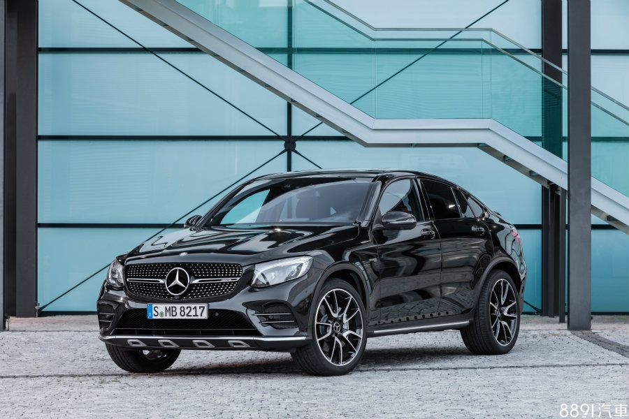 GLC Coupe於去年國內發表，成為賓士SUV生力軍一員，其性能版GLC Coupe 43採用3.0升V6雙渦輪引擎，可牽引出367hp/53kgm之最大輸出，配置9速手自排變速箱，4.9秒完成0～100km/h加速，售價368萬元。