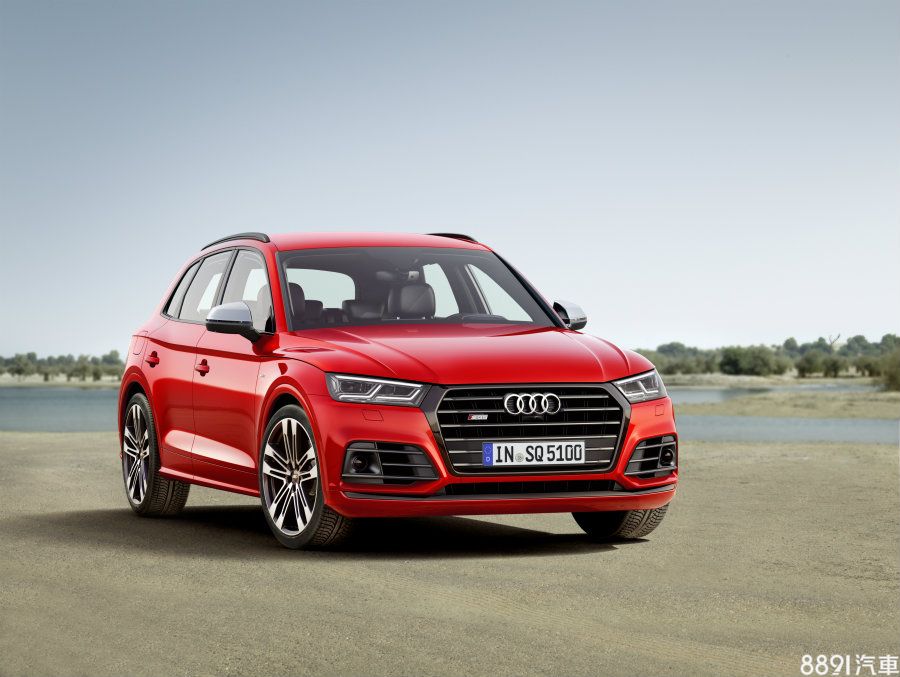 另外新一代的Audi SQ5海外已經在今年發表亮相，國內日後也將預計引進。捨棄原先機械增壓引擎，改搭3.0升V6雙渦輪心臟，擁有354hp/51kgm動力輸出，0～100km/h加速於5.4秒完成。（目前國內搭載機械增壓的舊款SQ5，售價為329萬元。）