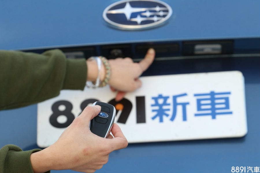 1.6i-S車型配備的Keyless有著密碼鎖功能,免鑰匙就能藉由密碼開啟車門,但在設定上有點繁雜,對於由於某些考量因素而不想隨身攜帶鑰匙的人來說,倒是一大福音。