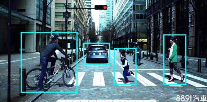 EyeSight主動式安全系統藉由裝置在前擋風玻璃後方的2具攝影鏡頭,偵測路上的車輛、行人和單車客,且能依當時狀況自動對車輛控制剎車和油門,並整合ACC主動定速巡航、車道偏離警示、Pre-Collision Braking預警式剎停和Pre-collision Throttle Management防撞動力管理功能。