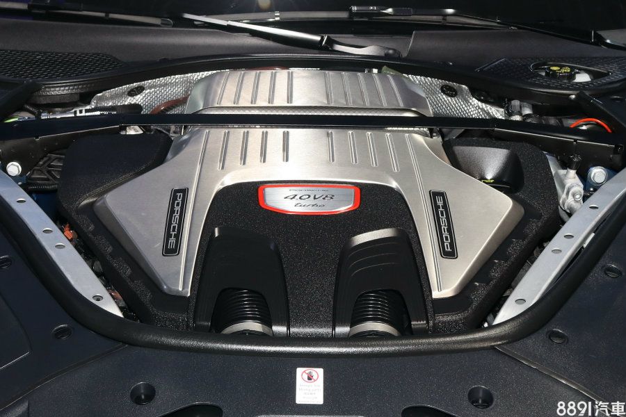 車系目前最強的車型為Panamera Turbo Sport Turismo,搭載4.0升V8雙渦輪增壓引擎,可產生550hp之最大馬力。