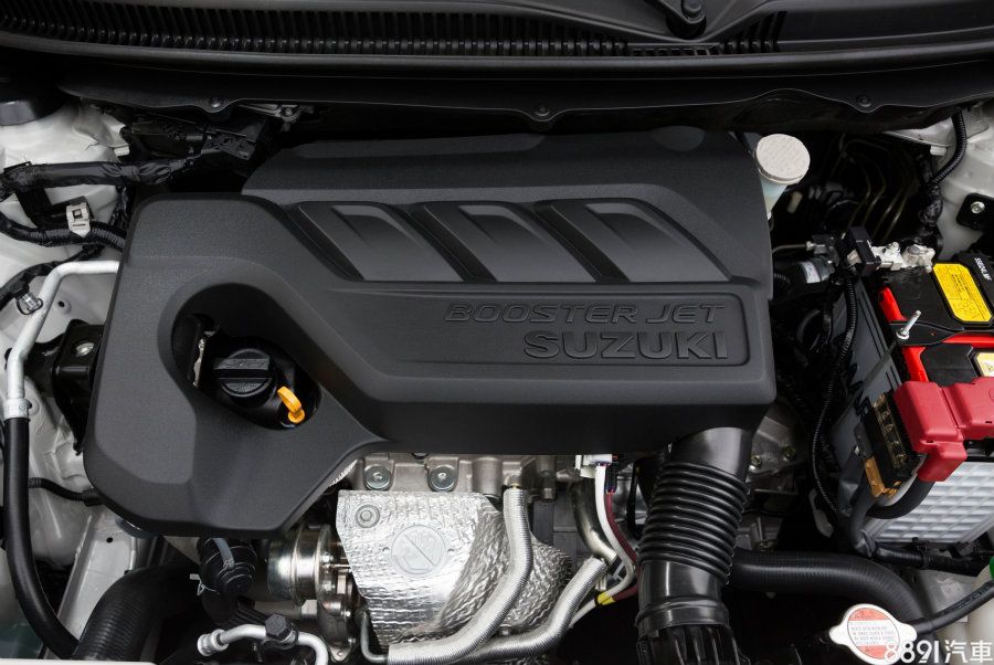 Baleno搭載1.0升渦輪增壓引擎，最大馬力為110hp/5500rpm，並有低而廣的最大扭力16.3kgm/1500～4000rpm，搭配6速自排變速箱，擁有亮眼的18.2km/L平均油耗。