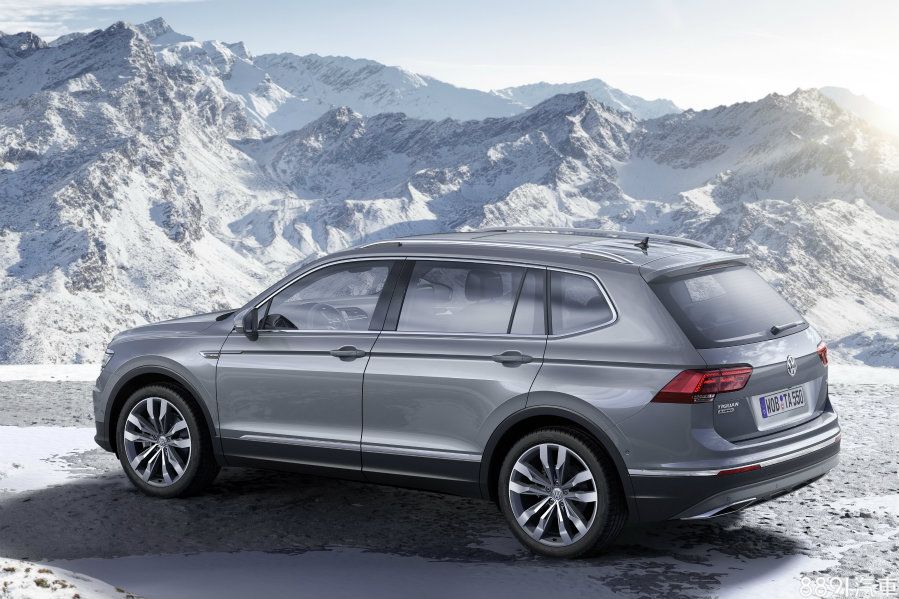 新車並提供Off-road越野套件供選配,配置全車下部護板,且將進入角提高7度,實際提升越野能力,此外,無論哪種車型,均可選配全景天窗。並依車型不同搭載17或18吋的鋁圈,LED頭燈組則為頂規車型專屬。