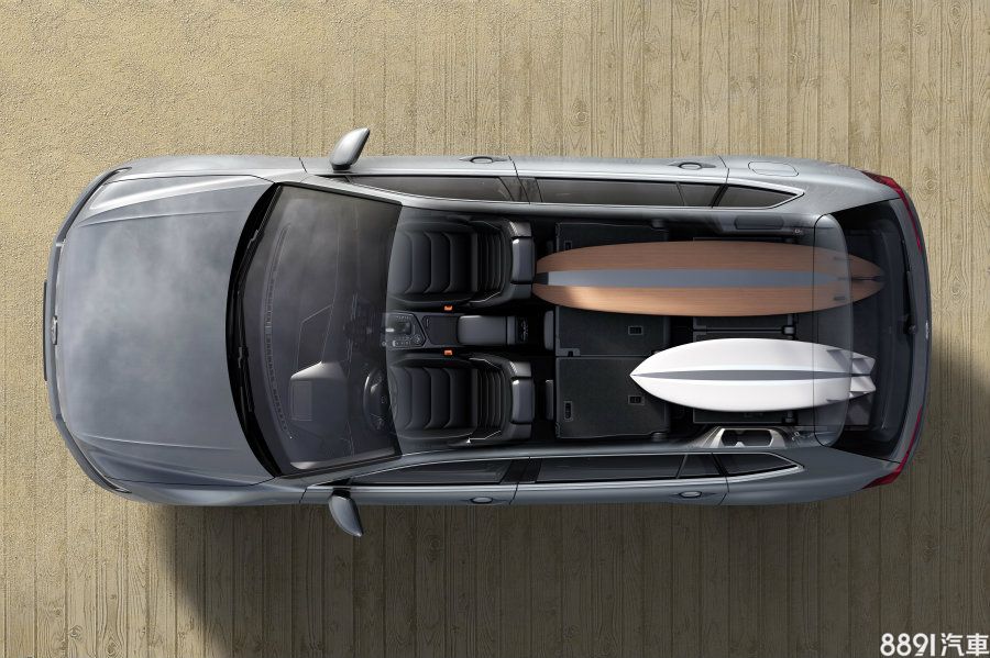 長軸版Tiguan Allspace的第三排座椅列為選配項目,在五人座車型部分,行李廂容量由一般版本的615L增加至760L,最大容量可達1920L;若為七人座設定,也擁有700~1775L的大承載空間。