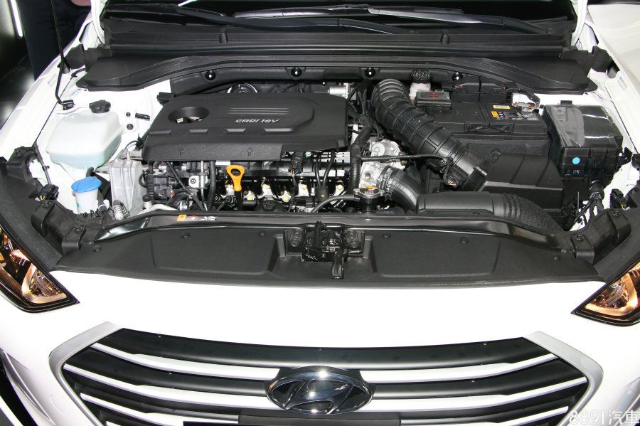 1.6柴油尊貴款搭載1.6升CRDi柴油引擎，最大輸出為136hp/30.6kgm。