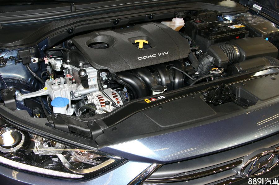 2.0升汽油款搭載直四自然進氣引擎，可輸出152hp/6200rpm最大馬力、19.6kgm/4000rp最大扭力。