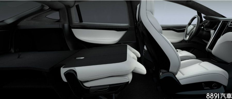 導入國內的Model X車系採五人座設定，五人座後座椅可做6/4傾倒，而六人座及七人座則為選配項目。