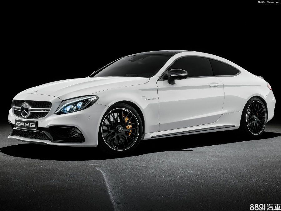 賓士 AMG C63擁有德系三強最大的引擎排氣量與輸出，並分為476hp/66.3kgm和510hp/71.4kgm兩種動力版本。