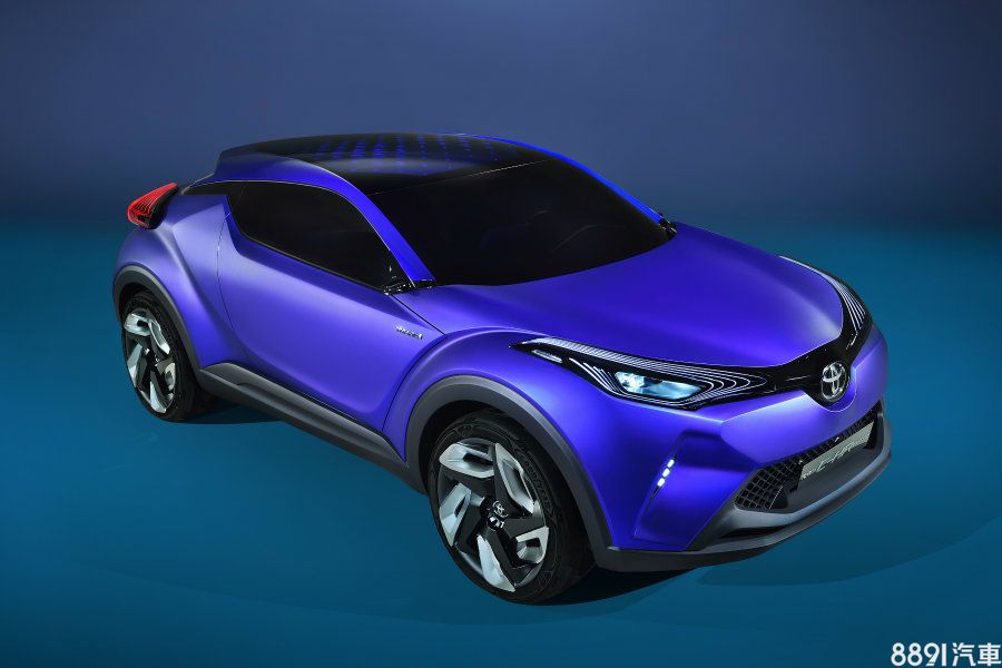 2014年巴黎車展上,豐田首次發表C-HR Concept,以Keen Look設計語彙打造,即便只是概念車,且為三門設定,但已擁有濃厚的跑格氛圍與動感氣息。