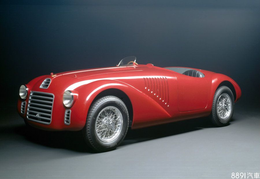 125 S身為Ferrari出品的首台跑車,搭載1.5升V12引擎,贏得Rome Grand Prix賽事冠軍,同年並奪下其他六場比賽之冠,開啓了原廠在造車工藝上的輝煌旅程。