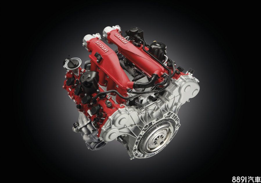 GTC4 Lusso T搭載獲得2016國際引擎大獎的3.9升V8雙渦輪增壓引擎,最大輸出為610hp/ 77.5kgm,0~100km/h只需3.5秒,極速則達320 km/h。