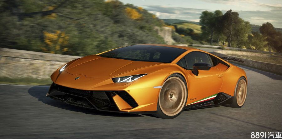 Huracan Performante配置5.2升V10自然進氣引擎，可產生640hp/61.2kgm之最大輸出，並以6分52.01秒的紐柏林賽道單圈紀錄，完勝Porsche 918 Spyder的6分57秒成績！