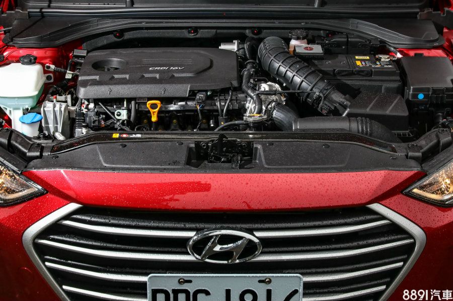 柴油款搭載1.6升直4渦輪柴油引擎,可輸出136hp/4000rpm最大馬力、30.6kgm/1750~2500rpm最大扭力,擁有eVGT電子可變葉片渦輪,並搭配7速雙離合器自手排,是同級唯一的配置。