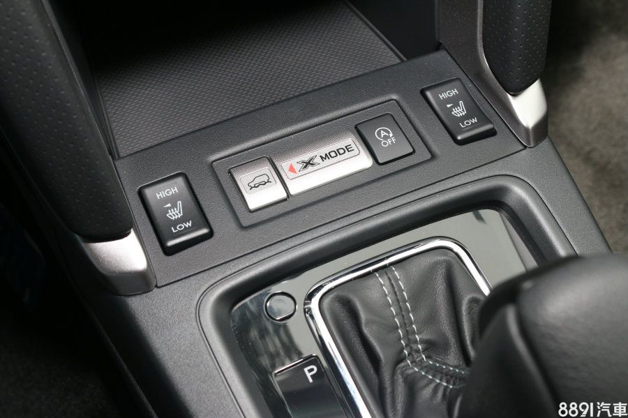 X-MODE是Forester四驅系統的精隨之一，能自行調節動力、變速箱、剎車等，讓車輛能更順暢的克服崎嶇路面，同時也具備陡坡緩降功能。