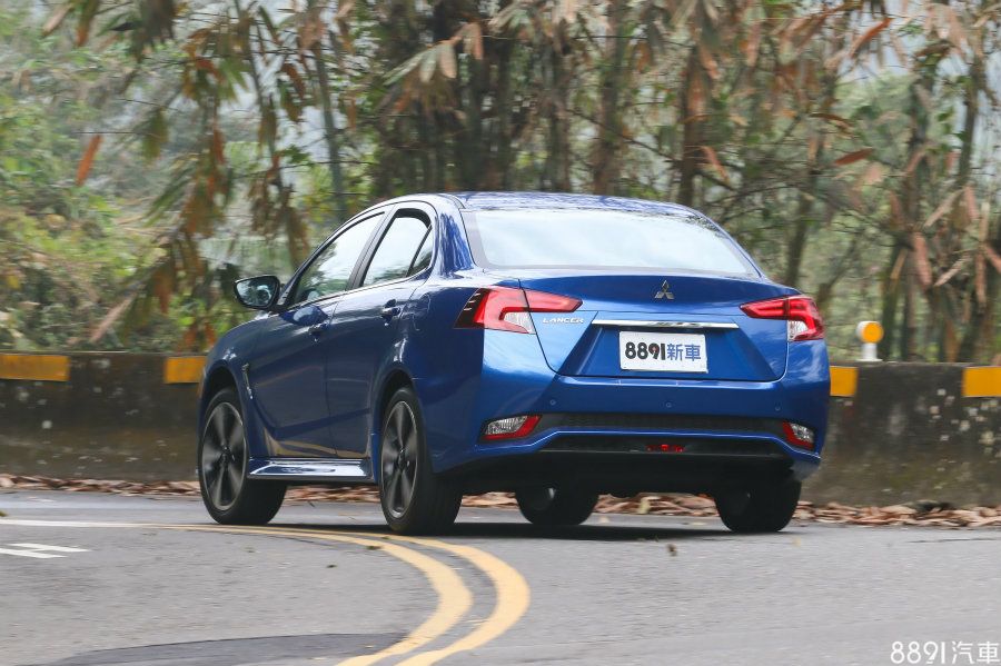 在戰場激烈的國產中型房車之中，Grand Lancer旗艦型的MDSS ADV懸吊設定，讓它就是多了點運動性，不全然往舒適的調性靠攏。