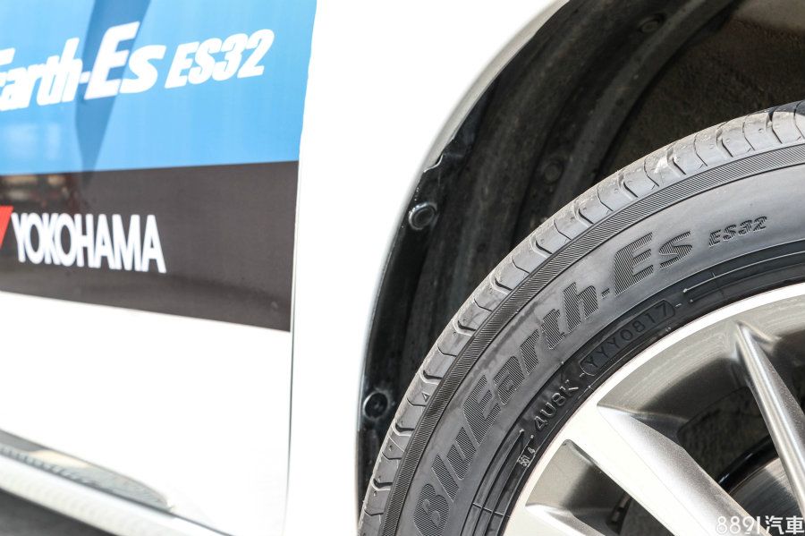 這幾年Yokohama甚至還廣宣輪胎內加入Orange oil橘子油成分,讓輪胎膠質更為柔軟,ES32同樣也比照辦理。