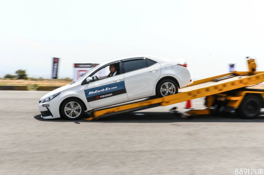 滾動測試也是活動當天另一展現項目,是由原廠人員負責操作,讓車輛由拖板車上自行滑下,滑的愈遠,代表滾動阻力愈低,有助降低行駛時的油耗。