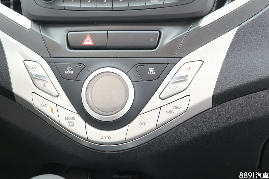恆溫空調在現今愈來愈普及，不過對手Fabia卻未配置，讓Baleno在內裝配備上提升一些優勢。