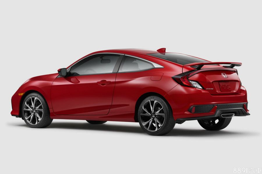 Civic Si Coupe保留Coupe車型一般版本的後保桿設計，尾門上方配置更大的固定式尾翼，後下分流器則經過重新設計，並採中置單出尾管，營造更強的運動感。
