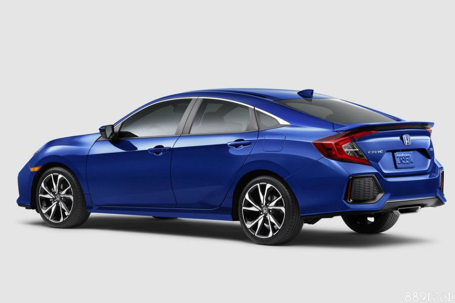 Civic Si Sedan的後保桿採用Civic Hatchback的設計，配置新式樣後下分流器，同樣為中置單出尾管，而尾門上方的尾翼造型則比Civic Si Coupe來的低調一些。