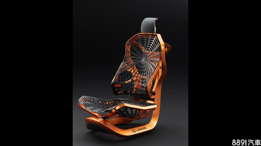 Lexus在去年巴黎車展發表一張「概念椅」,叫做Kinetic Seat Concept,發想自蜘蛛網,宣稱能提供更服貼的人體工學設計,並減少乘坐者的身體負擔。