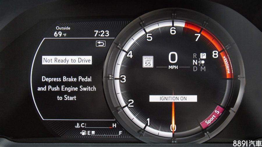 選擇Sport S模式時,轉速表會改為白色光源,提升辨識度。