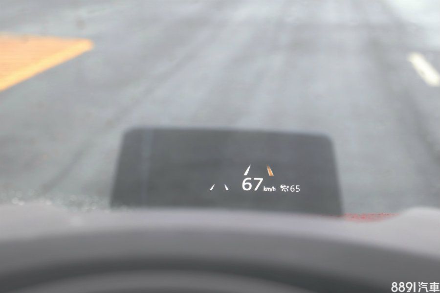 LAS/LDWS車道偏移防止/警示系統，在車速超過60km/h以上時，根據擋風玻璃上方的攝影鏡頭，自動偵測車道標線，當出現車道偏移，系統會發出聲響提醒駕駛，而防止系統更會在方向盤發出震動警告，並開始出現修正力道，實際作動上確實能感受到有一股牽扯的力道產生，同時在儀錶與抬頭顯示器均會顯示。