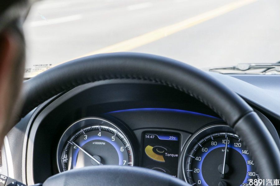 時速100km/h時,Baleno引擎轉速約在2000rpm,此時引擎運轉聲、車室隔音都有一定水準。