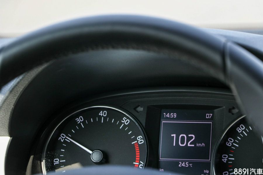 雖然Fabia 1.2TSI變速箱為7速,比起Baleno多了1檔,理因更有利於高速巡航降低引擎轉速,但實際上,第七檔在100km/h時,引擎轉速與Baleno同樣在2000rpm左右。