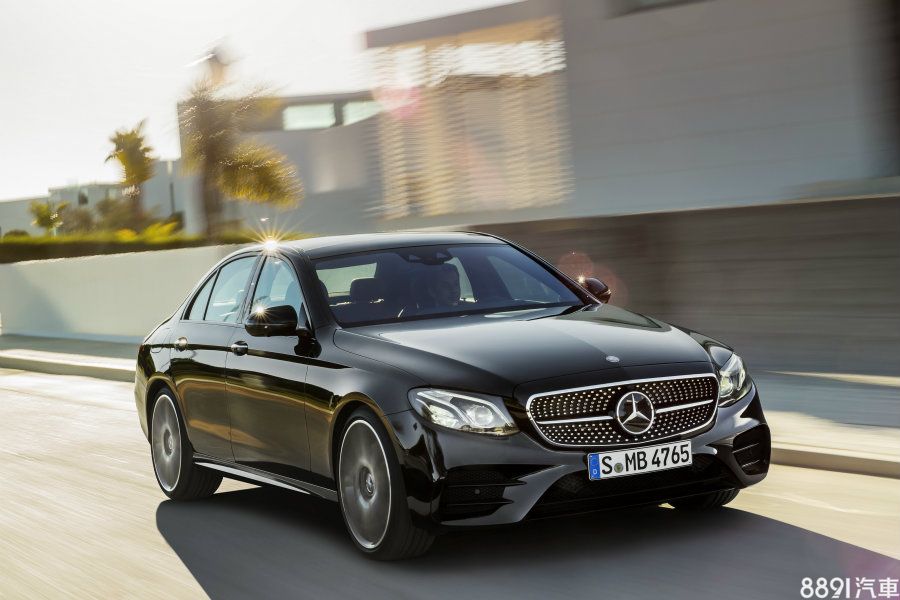 M550i xDrive的直接對手賓士AMG E43 4Matic,前者定價485萬,後者為450萬,而M550i擁有八缸動力、462hp,較E43的六缸設定、401hp,在性能上略勝一籌。