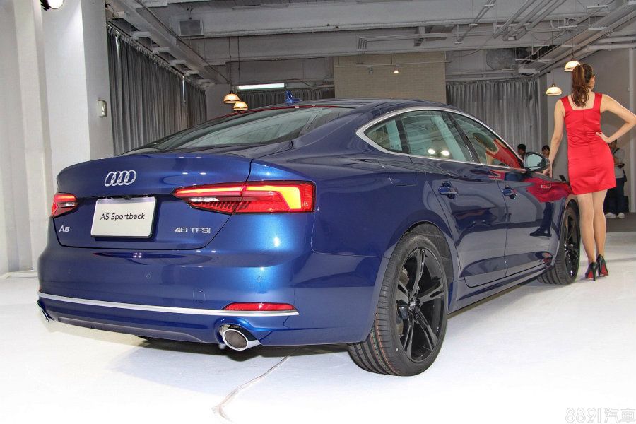 A5 Sportback標誌性的美背具有極高辨識度，除了性能版本的S5 Coupe/Sportback搭載更能彰顯氣勢的19吋鋁圈，其餘車型一律配置18吋，配胎尺寸為245/40R18。