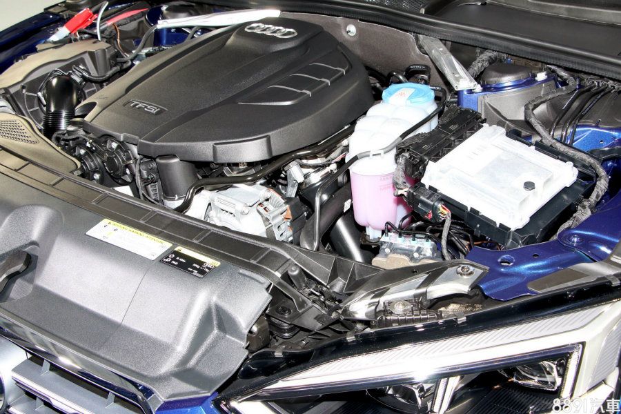 40 TFSI Standard、40 TFSI Sport車型均搭載2.0升渦輪增壓汽油引擎，可產生190hp/32.6kgm，並搭配7速自手排變速箱，破百加速Sportback為7.5秒，極速則為237km/h。