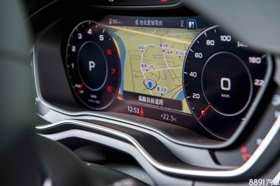 12.3吋全液晶儀錶仍是內裝一大亮點，同時亦提升車室科技感，為全車系標配項目。