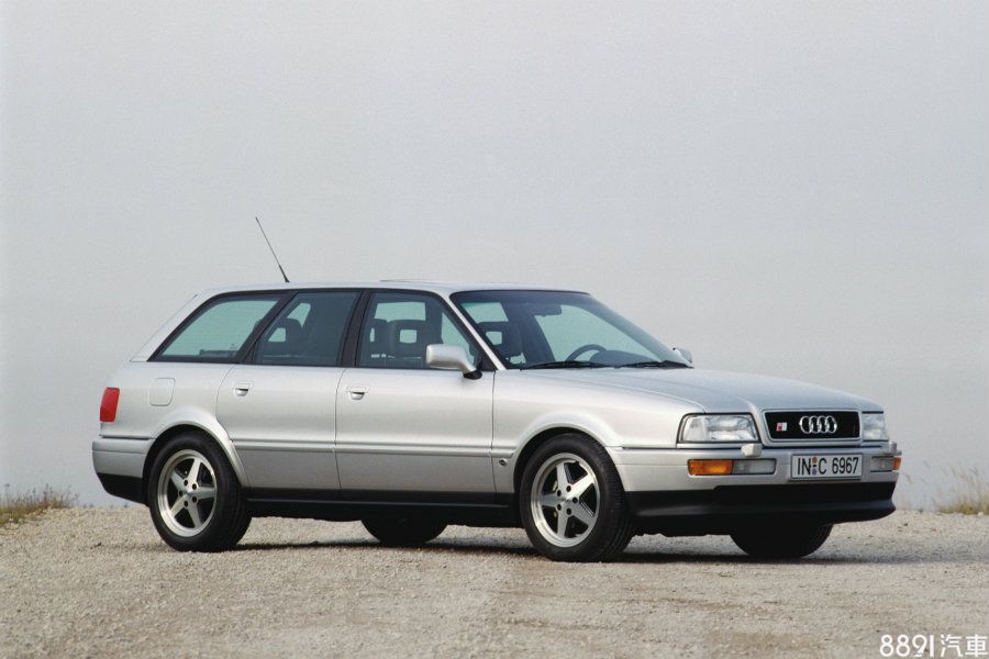 Audi S系列首款為1990年問世的S2，是以第四代80車系作為基礎，Audi 80則為A4前身，而S2問世時便提供Coupe、四門與Avant三種車體型式，多元化發展思維發想頗早，而第一款RS作品RS2，也是以80為基礎，於1994現身。