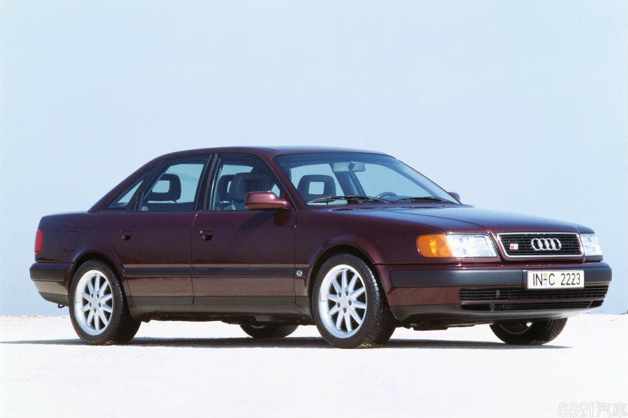 S4型號則是在S2問世隔年，以Audi 100為基礎開發而來，Audi 100則是A6車系前身，而A6後來有自己的性能二軍S6，顯然在上個世紀時，Audi性能車命名法則與現今有點衝突，算是個有趣的歷史演進。