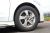 Elantra三種動力規格中，僅有1.6升汽油為15吋鋁圈，配胎為195/65R15的Maxxis Premitra 5，而空車重1256kg，比起Tiida 1.6NA重50kg。