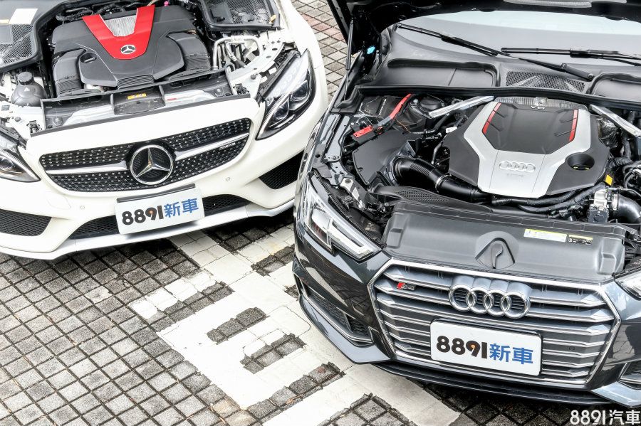 兩具3.0升V6引擎分別採用單、雙渦輪設計，且均擺放在V型汽缸中央，讓整個進排氣管路規劃縮短，有利提升整體效率，也讓引擎連同周邊配置更為集中緊湊。