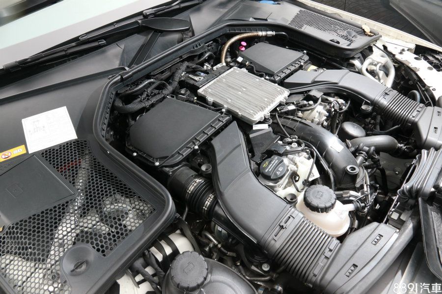 C43引擎是由一般400車型（例如S400）提升增壓值而來，基本上引擎本體材質並未修改或強化。