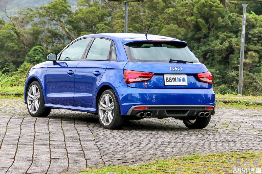 沒想到之後S1登場,基本上可視為A1 quattro大量生產版本,同樣是2.0升渦輪+quattro四輪驅動的動力系統組合。