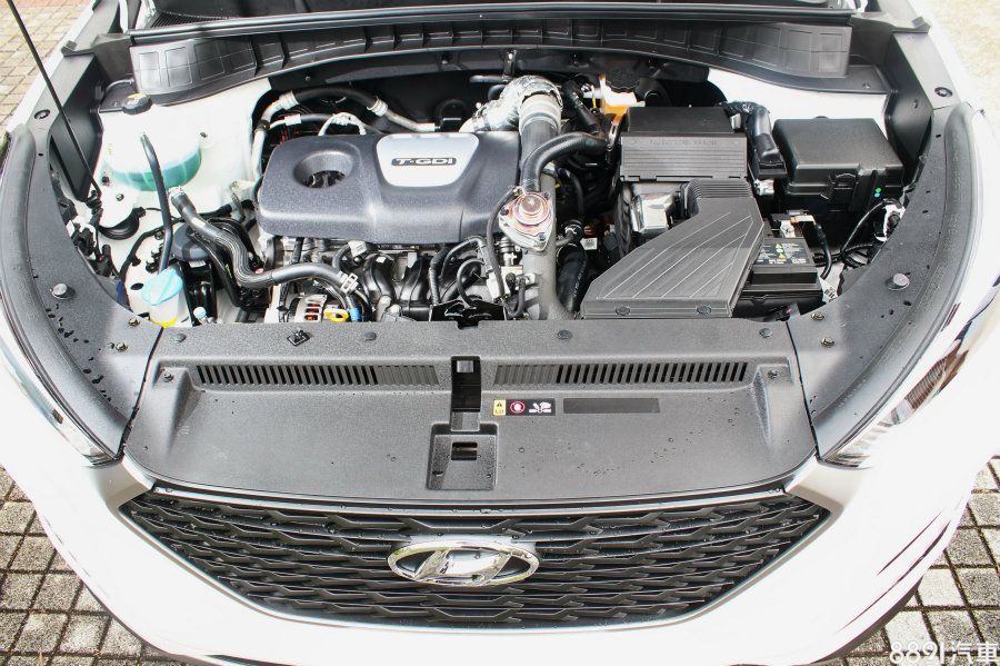 這具1.6升直噴渦輪引擎為Hyundai開發製作，177hp/26.8kgm動力輸出算是優秀演出，搭配7速雙離合器變速箱，整體動加速表現順暢好掌握，同時引擎運轉噪音也頗為寧靜。